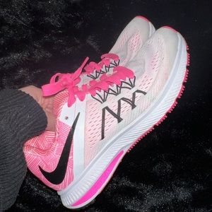 like new nike pink shoes